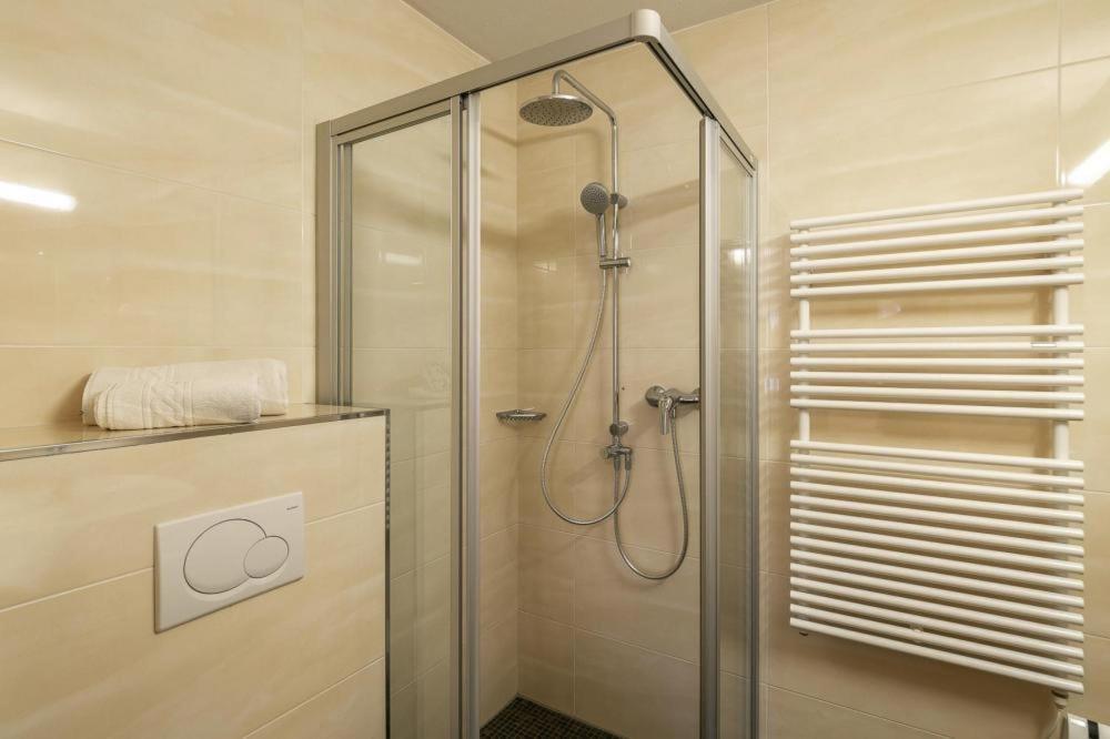 Apartment In Fuegen With A Shared Wellness Bagian luar foto