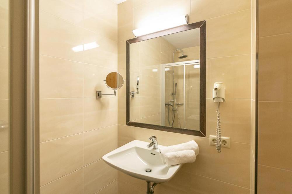 Apartment In Fuegen With A Shared Wellness Bagian luar foto